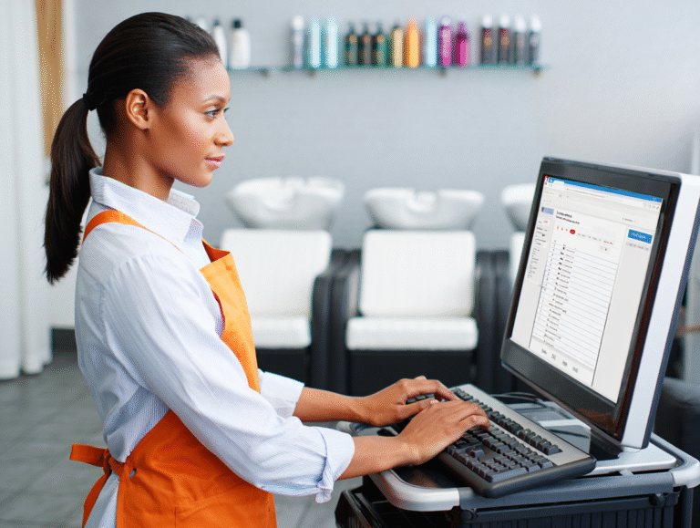 Empresario solicitando el Kit Digital para digitalizar su negocio